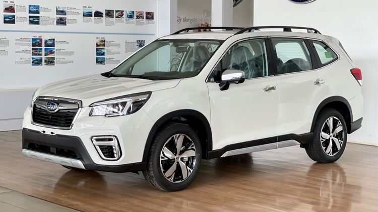 Trái ngược xu hướng “bia kèm lạc”, Subaru Forester đang giảm giá 230 triệu đồng, đi kèm một loạt quà tặng đáng tiền