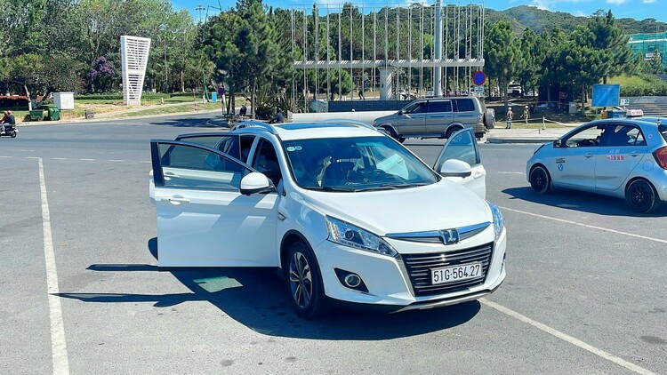 Luxgen U6 eco_hyper. Dòng cuv chất từ TW Luxgen U6 eco_hyper. Dòng cuv chất từ TW