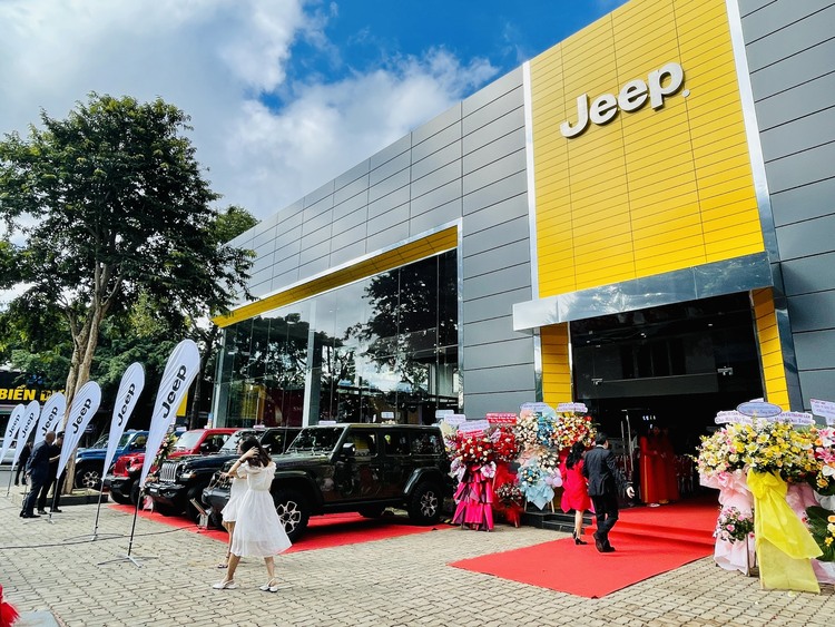 Jeep khai trương showroom tại Buôn Mê Thuột: Sẽ thêm Grand Cherokee 2023 vào dải sản phẩm