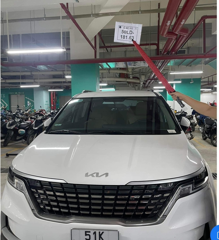 Trạm sạc xe điện VinFast và tranh cãi chuyện giành chỗ đậu của xe xăng Trạm sạc xe điện VinFast và tranh cãi chuyện giành chỗ đậu của xe xăng