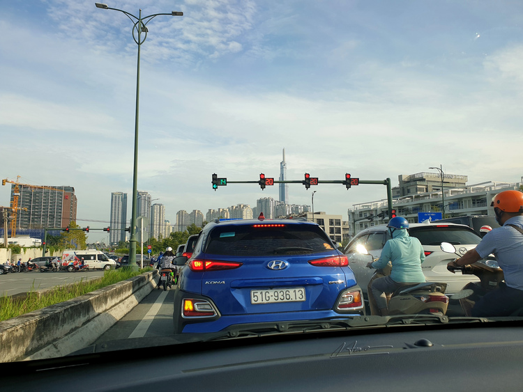 "Chật vật" đường đi làm từ khu Đông vào trung tâm TP.HCM "Chật vật" đường đi làm từ khu Đông vào trung tâm TP.HCM