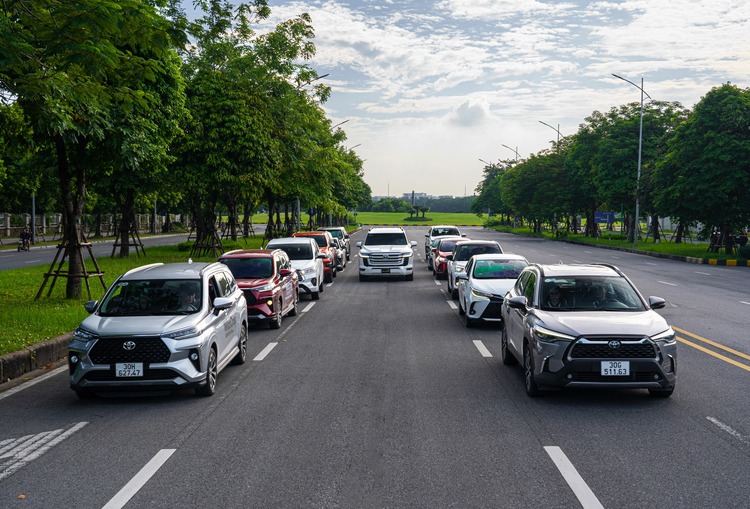 Dàn xe Toyota hội tụ đủ dải sản phẩm trong sự kiện "Kích hoạt hành trình mới"