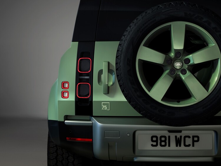 otosaigon-land-rover-defender-75-th-limited-edition-12.jpg otosaigon-land-rover-defender-75-th-limited-edition-12.jpg