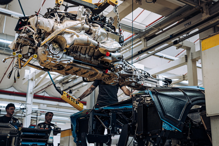 Chiếc Lamborghini Aventador cuối cùng lăn bánh khỏi nhà máy, kỷ nguyên động cơ V12 hút khí tự nhiên kết thúc