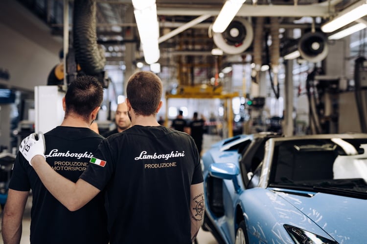 Chiếc Lamborghini Aventador cuối cùng lăn bánh khỏi nhà máy, kỷ nguyên động cơ V12 hút khí tự nhiên kết thúc