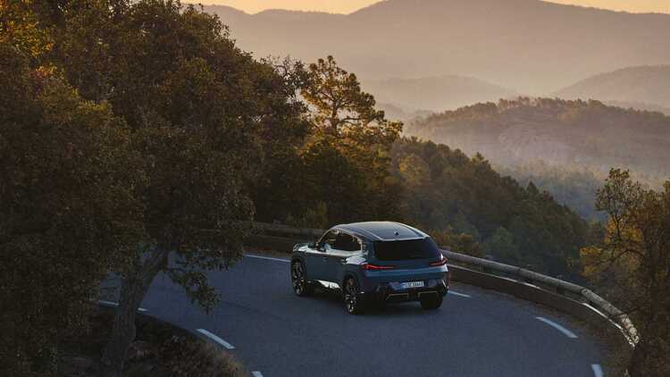 BMW XM 2023 PHEV ra mắt: Mẫu BMW Motorsport đặc biệt nhất từ trước đến nay, động cơ plug-in hybrid thay vì chạy điện