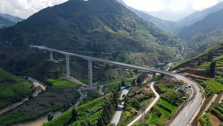 Cận cảnh cầu Móng Sến: Cây cầu cạn có trụ cao nhất Việt Nam sắp thông xe đi Sa Pa