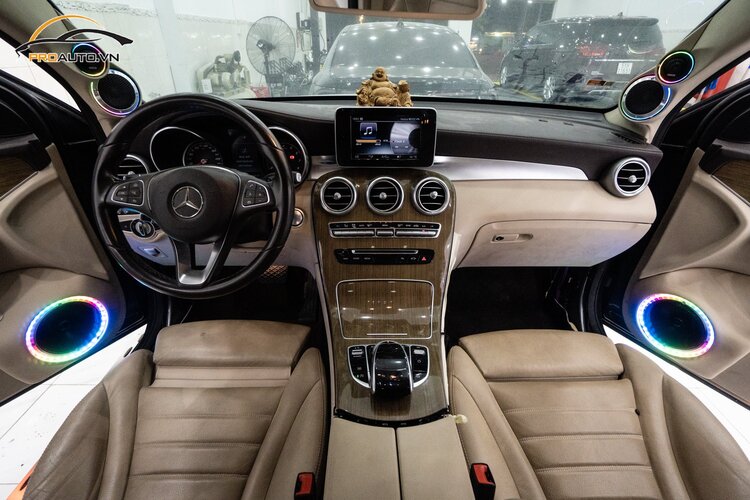 Độ âm thanh xe Mercedes GLC 300 (2).jpg Độ âm thanh xe Mercedes GLC 300 (2).jpg