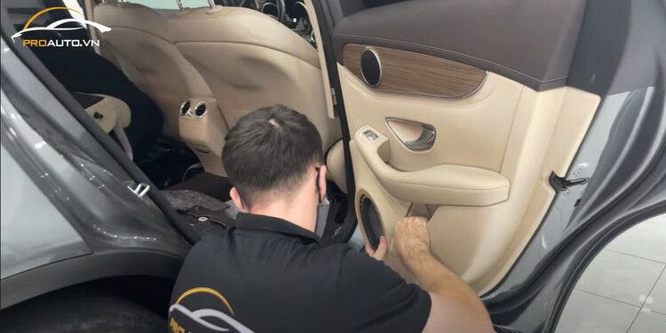 Độ âm thanh xe Mercedes GLC 300 (21).jpg Độ âm thanh xe Mercedes GLC 300 (21).jpg