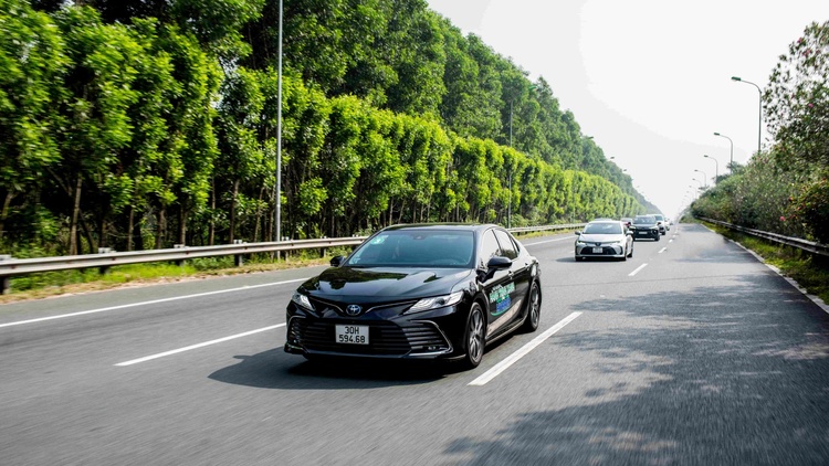 Toyota chứng minh hybrid là giải pháp cân bằng nhất cho nhu cầu sử dụng xe tại Việt Nam