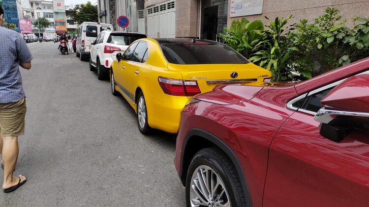 Tìm mua Lexus LS600hl đời 2009, đi 1 năm mất giá tầm bao nhiêu? Tìm mua Lexus LS600hl đời 2009, đi 1 năm mất giá tầm bao nhiêu?