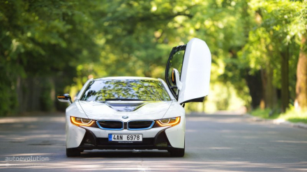 bmw-i8-15-liter-3-cylinder-plant-wins-2015-international-engine-of-the-year-award-96805_1.jpg