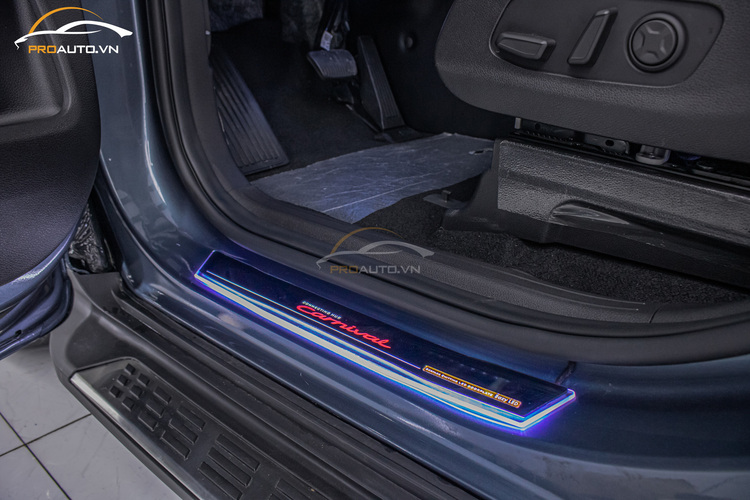 Độ xe Limouisne cho chủ xe Kia Carnival ở Hà Nội phiên bản siêu VIP Độ xe Limouisne cho chủ xe Kia Carnival ở Hà Nội phiên bản siêu VIP