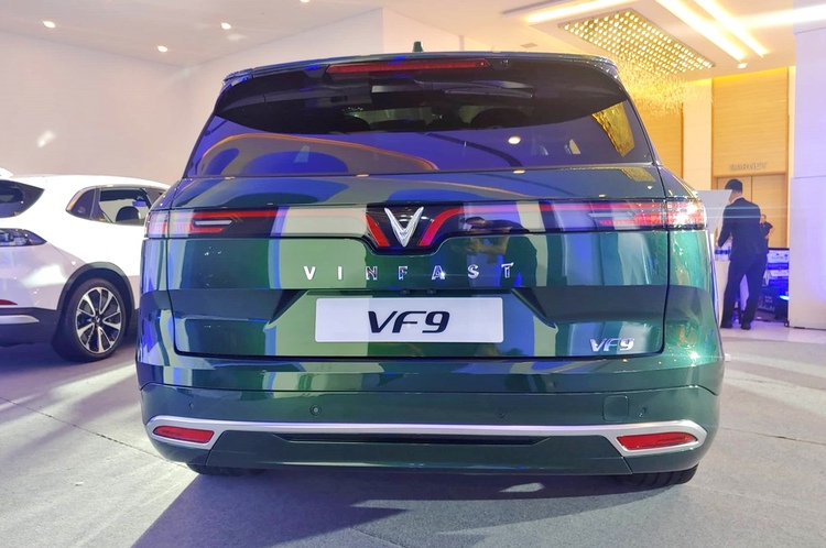 VinFast VF9-OS (10).jpg