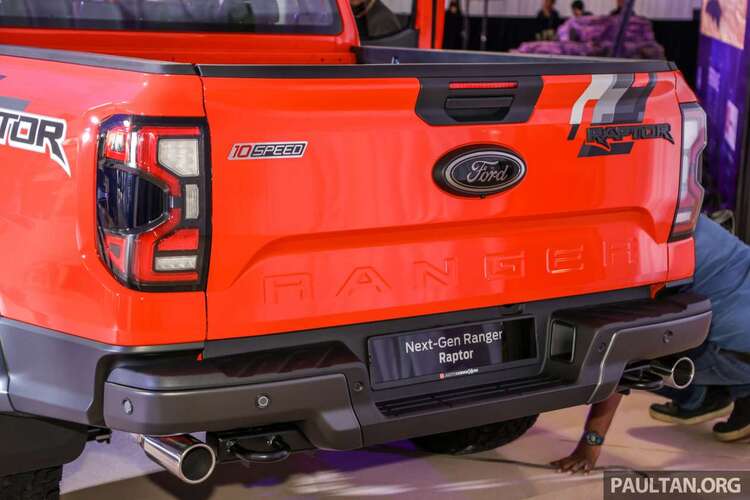 Ford Ranger Raptor 2022 ra mắt tại Malaysia: Máy xăng 3.0 V6 mà dân Việt thèm khát, giá chỉ 1,3 tỷ đồng, có thêm chi tiết khác biệt