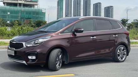kia Rondo 2018.jpg