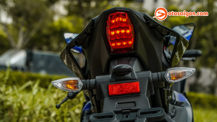 Đánh giá Yamaha R15 V4 2022: “mô tô” nhập môn cho người thích công nghệ