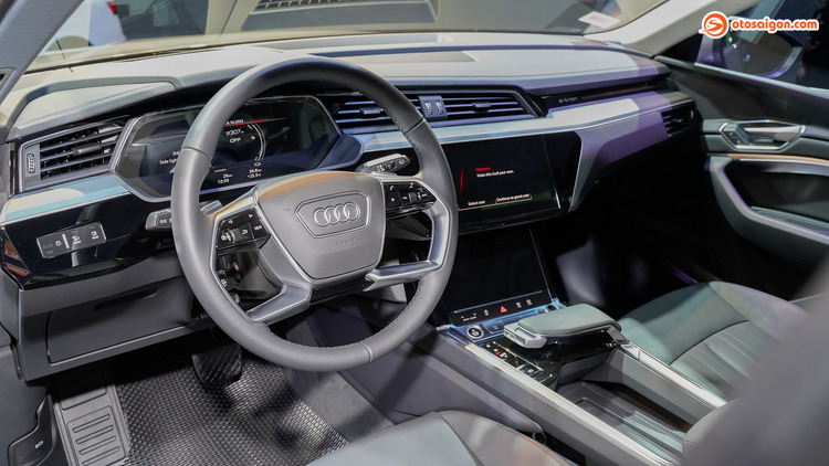 [VMS 2022] Cận cảnh "ngôi sao" thuần điện Audi e-tron SUV tại triển lãm
