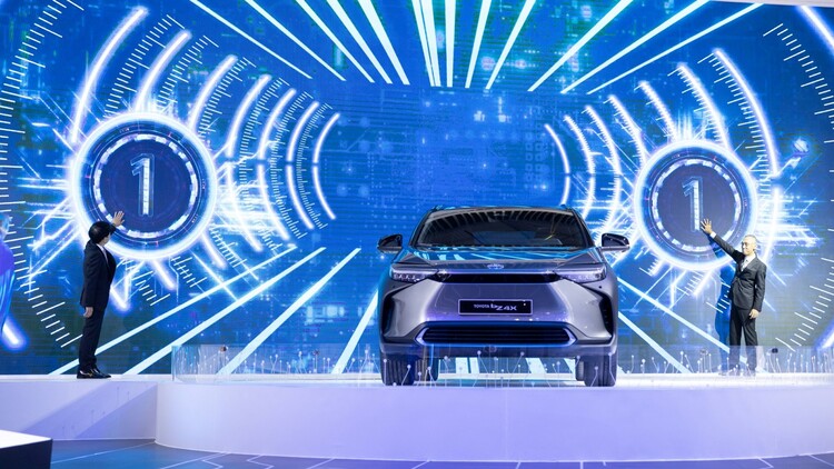 [VMS 2022] Mẫu xe thuần điện Toyota bZ4X có mặt tại Việt Nam, sớm được phân phối trong tương lai