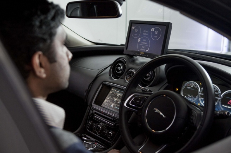 Jaguar Land Rover theo dõi sóng não để phát hiện lái xe phân tâm