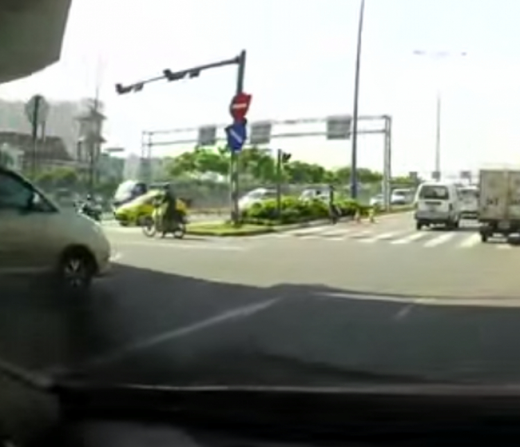 Quay đầu từ lane hỗn hợp VVK