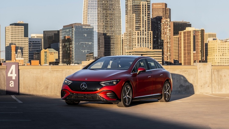 Mercedes EQE Sedan 2023 báo giá từ 75.000 USD, quyết không để Tesla "một mình một chợ" Mercedes EQE Sedan 2023 báo giá từ 75.000 USD, quyết không để Tesla "một mình một chợ"