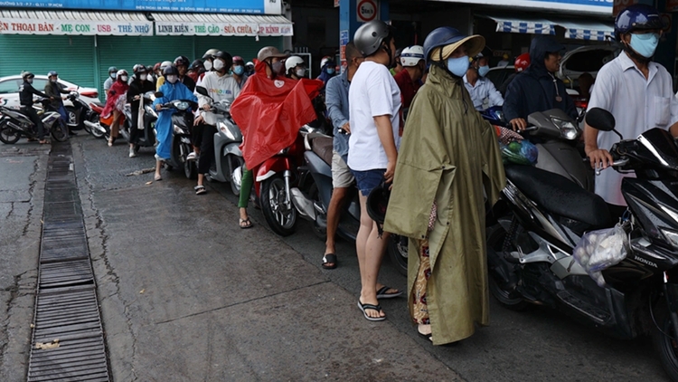 Xăng dầu liên tục khan hàng: "Bộ Công thương không thể đùn đẩy trách nhiệm cho bộ nọ, bộ kia”