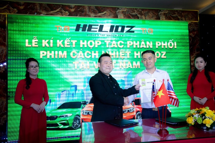 TNB Auto Store là nhà phân phối độc quyền phim cách nhiệt Helioz của Mỹ tại Việt Nam TNB Auto Store là nhà phân phối độc quyền phim cách nhiệt Helioz của Mỹ tại Việt Nam