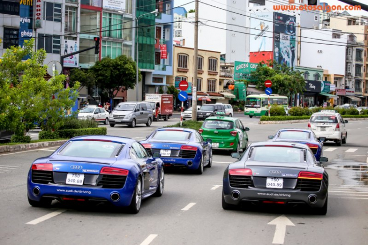 Dàn xe Audi R8 cập bến Sài Gòn, chuẩn bị đi Phú Quốc