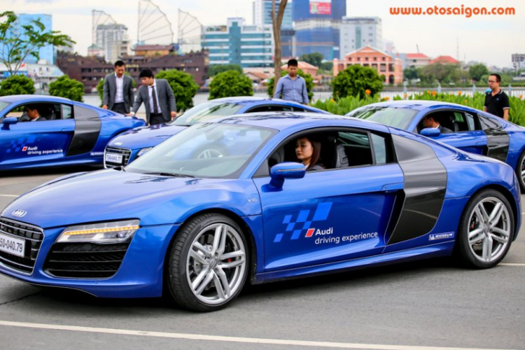 Dàn xe Audi R8 cập bến Sài Gòn, chuẩn bị đi Phú Quốc