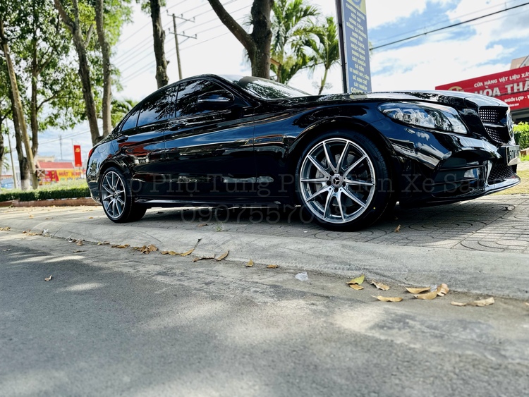 Mercedes C300 lên mâm mới của E300 AMG 2022