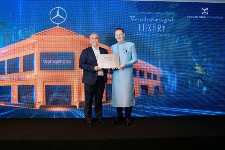 Showroom Mercedes-Benz độc đáo nhất Đông Nam Á ra mắt tại Hà Nội