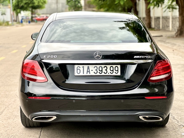 Mercedes E200 màu đen nội thất kem biển số đẹp