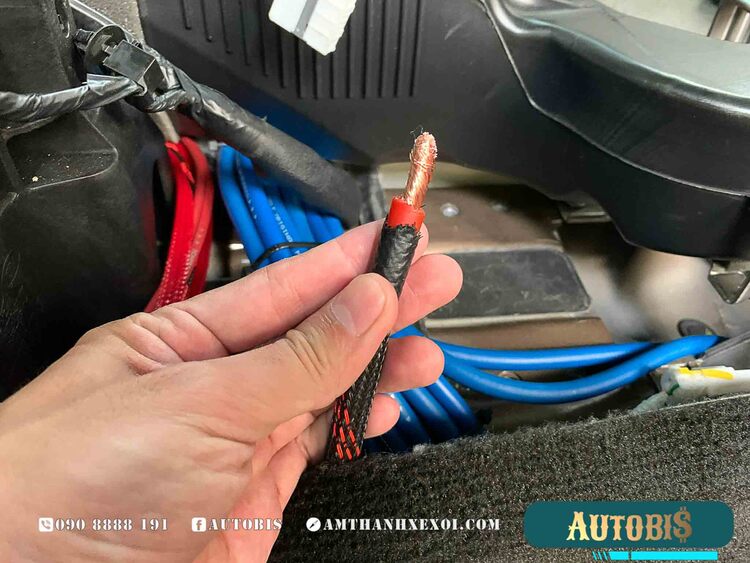 Hyundai Santafe 2020 Với Bộ Loa Focal UTOPIA Chơi Full Active Phía Trước Hyundai Santafe 2020 Với Bộ Loa Focal UTOPIA Chơi Full Active Phía Trước