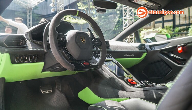 Cận cảnh Lamborghini Huracan Tecnica giá từ 19 tỷ đồng tại Việt Nam