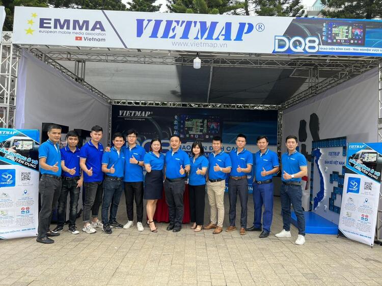 VIETMAP DQ8 Đạt giải 3 phân khúc SQ M-OEM tại EMMA Miền Bắc 2022 VIETMAP DQ8 Đạt giải 3 phân khúc SQ M-OEM tại EMMA Miền Bắc 2022