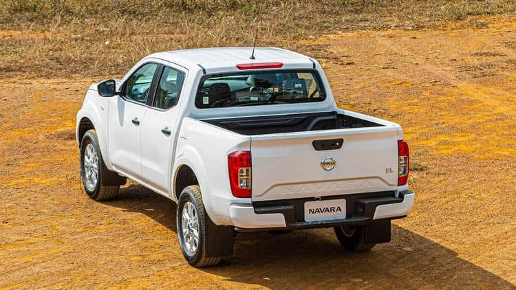Nissan Navara ra mắt thêm bản "giá rẻ" EL 2WD có giá từ 699 triệu đồng