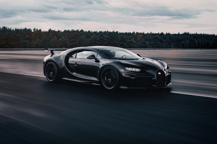 Bugatti-Chiron-Pur-Sport-Drifting-The-C-9.jpg