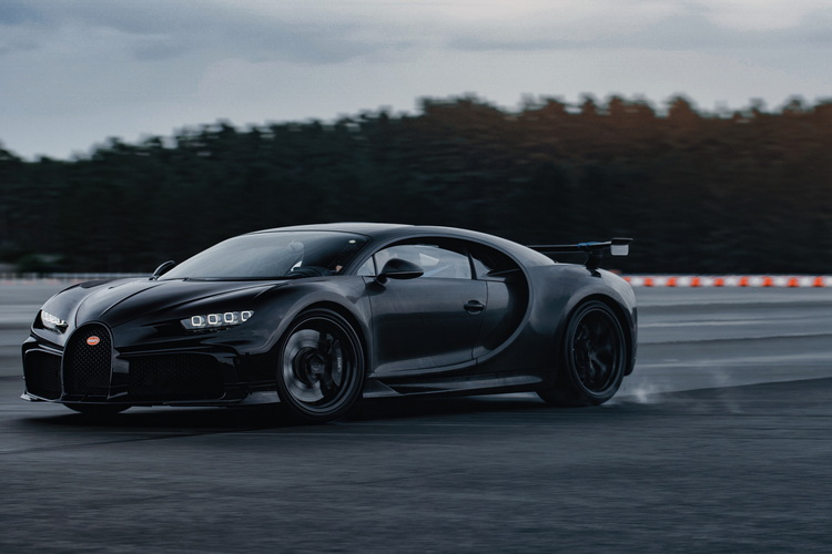 Bugatti-Chiron-Pur-Sport-Drifting-The-C-1.jpg