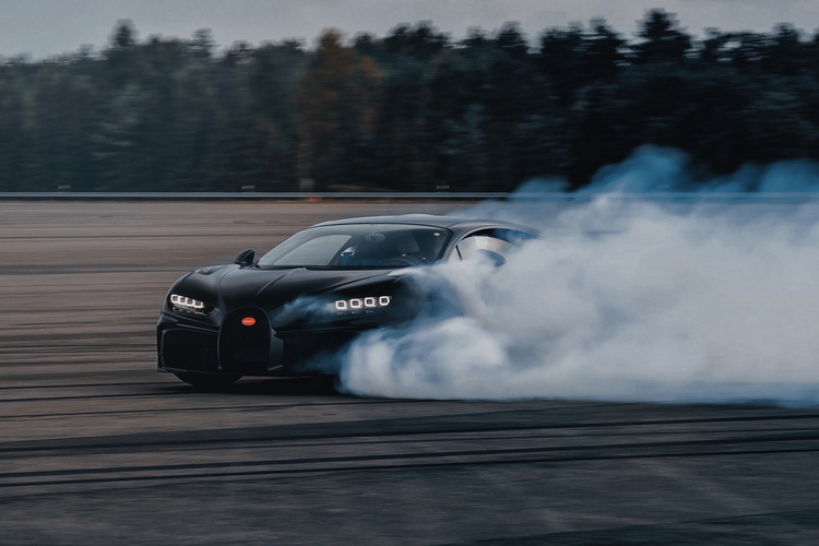 Bugatti-Chiron-Pur-Sport-Drifting-The-C-4.jpg