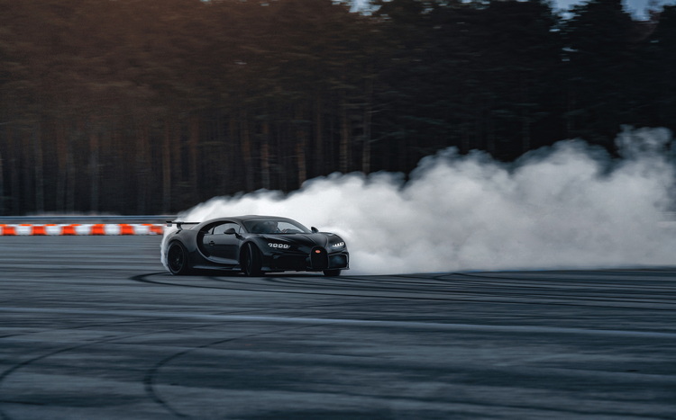 Bugatti-Chiron-Pur-Sport-Drifting-The-C-7.jpg