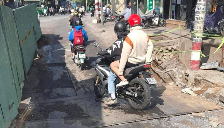 Cận Tết, nhiều nơi ở TPHCM tắc đường vì "lô cốt" ngổn ngang, bóp nghẹt giao thông Cận Tết, nhiều nơi ở TPHCM tắc đường vì "lô cốt" ngổn ngang, bóp nghẹt giao thông