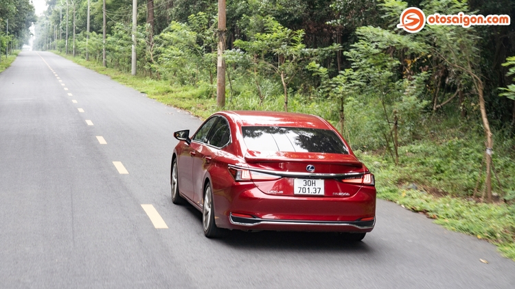 otosaigon.com-lexus-es-350-2022-82.jpg