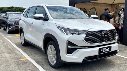 Toyota Innova 2023.jpg