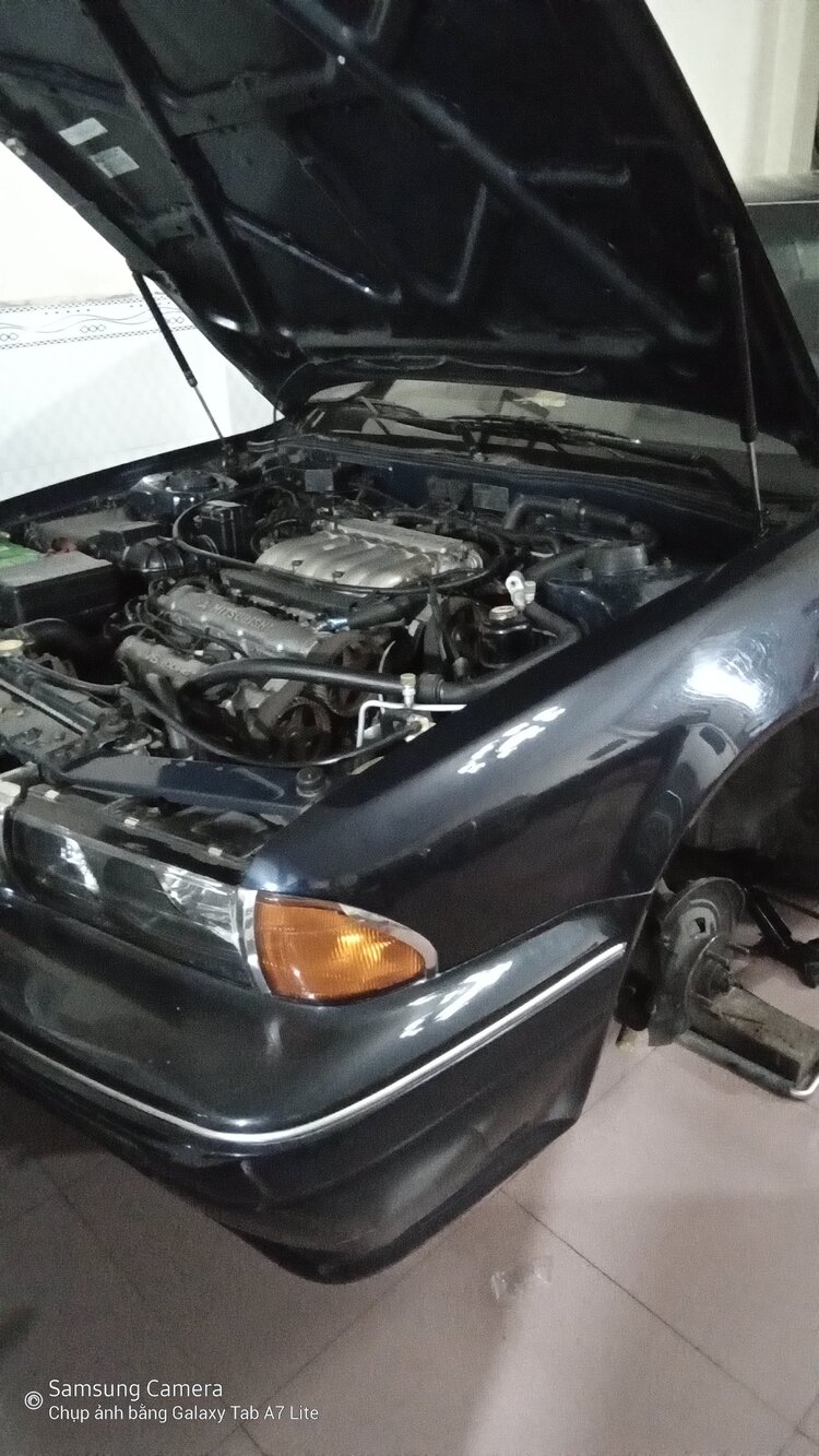 Em tự đại tu xe Mitsubishi 26 năm tuổi. Em tự đại tu xe Mitsubishi 26 năm tuổi.