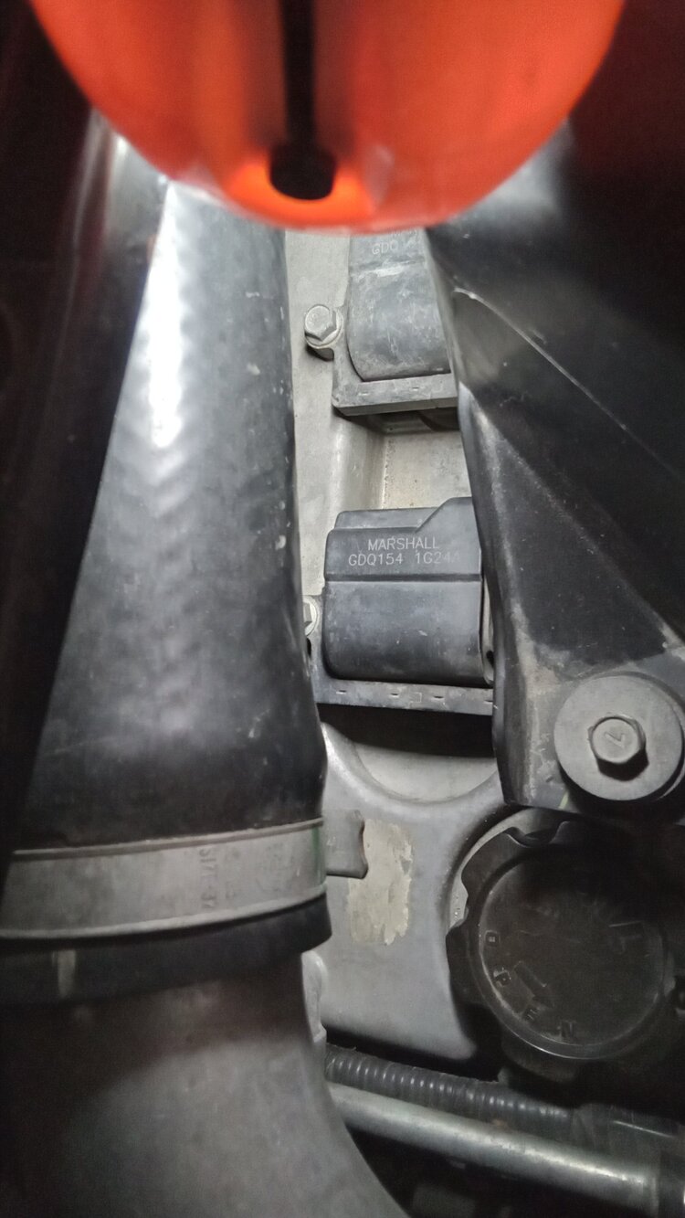 Em tự đại tu xe Mitsubishi 26 năm tuổi. Em tự đại tu xe Mitsubishi 26 năm tuổi.