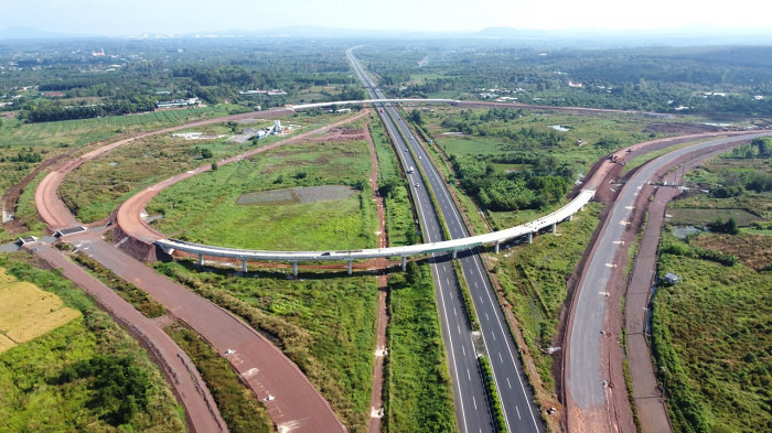 Cận cảnh 2 dự án cao tốc qua Bình Thuận hiện tại: Có kịp thông xe kỹ thuật sau 40 ngày nữa? Cận cảnh 2 dự án cao tốc qua Bình Thuận hiện tại: Có kịp thông xe kỹ thuật sau 40 ngày nữa?