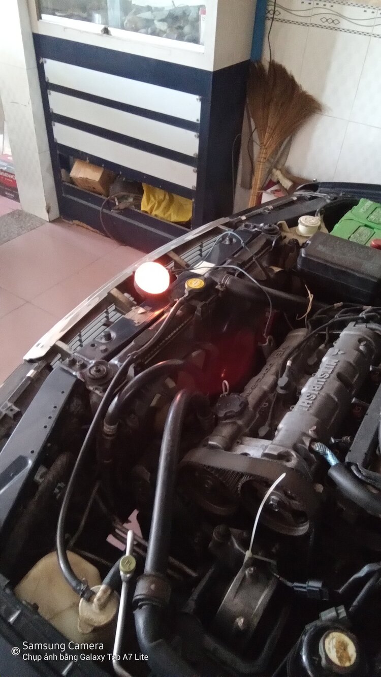 Em tự đại tu xe Mitsubishi 26 năm tuổi. Em tự đại tu xe Mitsubishi 26 năm tuổi.