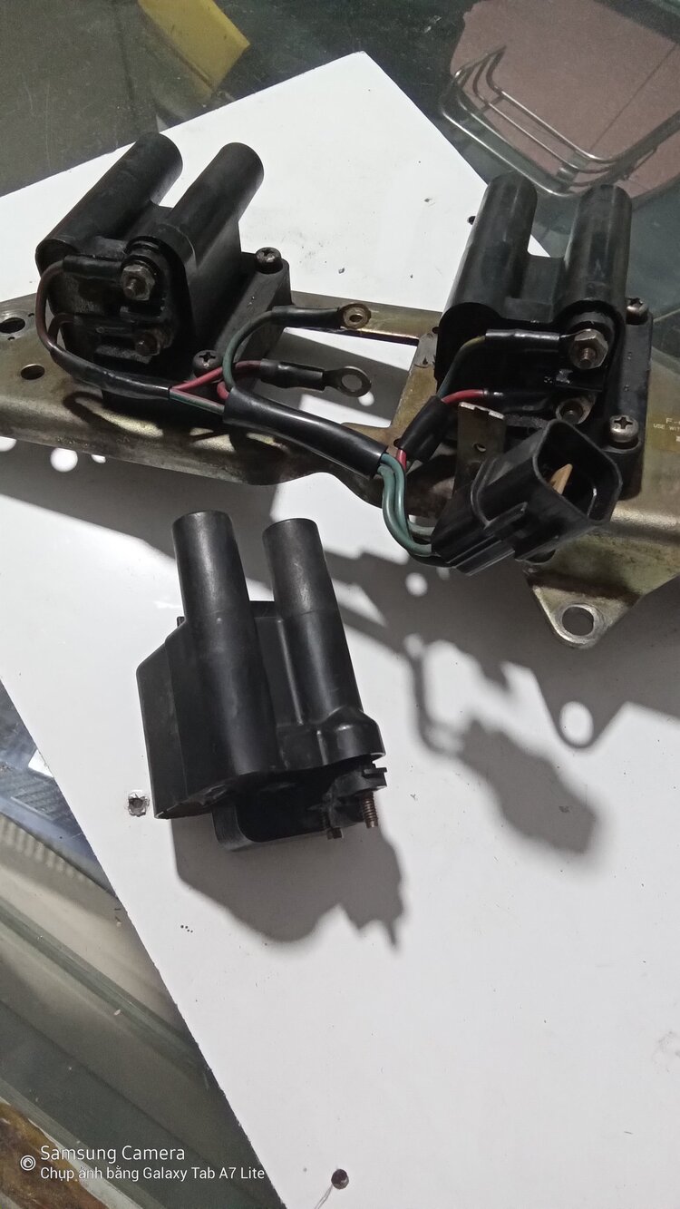 Em tự đại tu xe Mitsubishi 26 năm tuổi. Em tự đại tu xe Mitsubishi 26 năm tuổi.