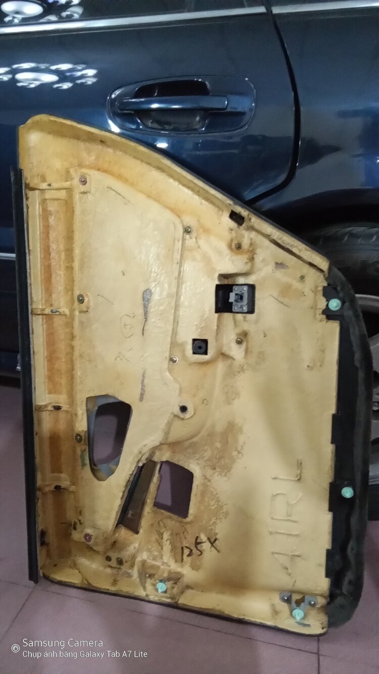 Em tự đại tu xe Mitsubishi 26 năm tuổi. Em tự đại tu xe Mitsubishi 26 năm tuổi.